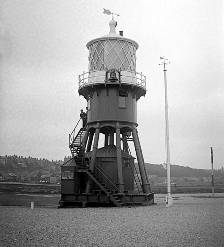 L628 The Low Lighthouse .jpg