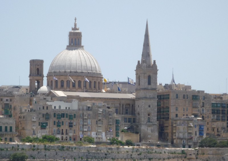 Bażilika Santwarju tal-Madonna tal-Karmnu - Valetta, with St Pauls Anglican Cathedral in the foreground.