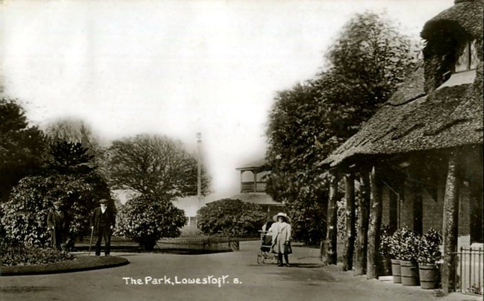 L52 Belle Vue Park, off Yarmouth Road, Lowestoft. 1910s .jpg