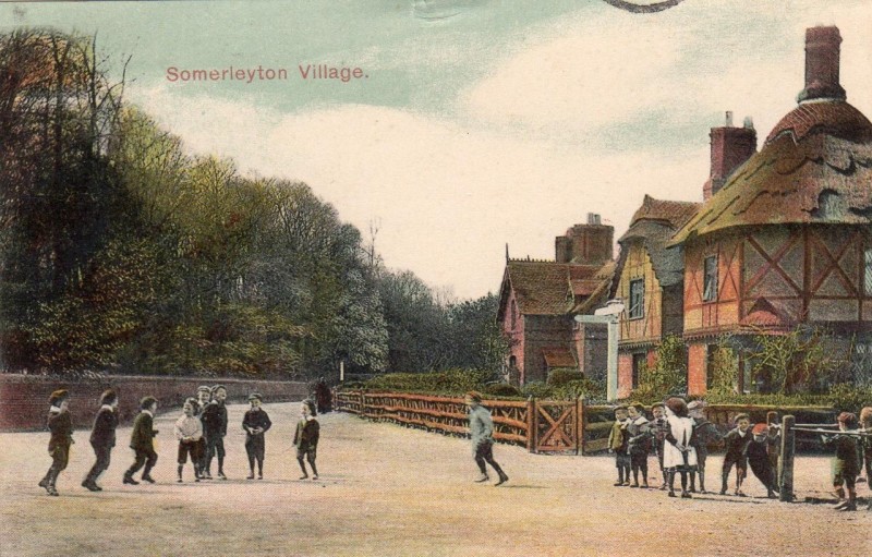 L506 Somerleyton Village, 1910.jpg