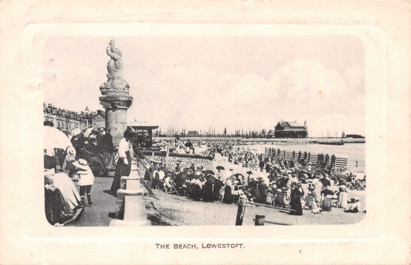 L887 The Beach, Lowestoft 1913.jpg