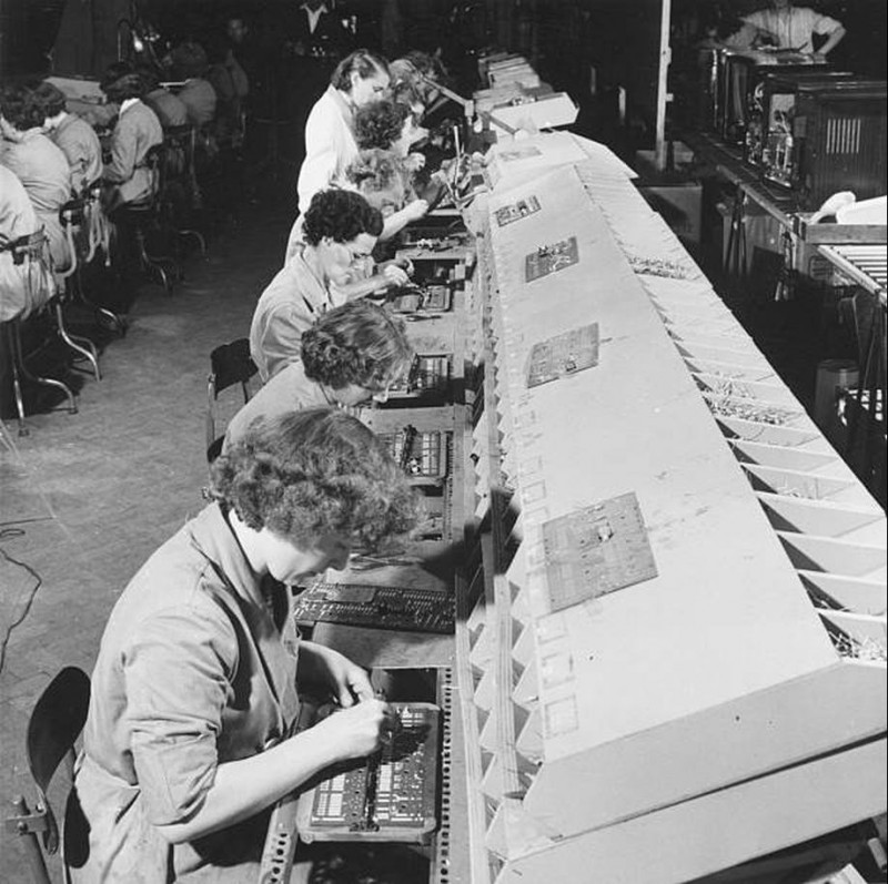 L1256 Inside the Pye TV factory, date could be 1957.jpg